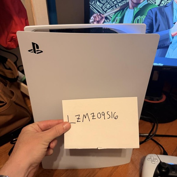 PlayStation 5 Standard Edition (2020) - White, 825 GB, Standard Edition