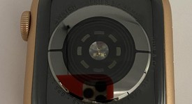 Good
													Apple Watch Series 5 40mm - Unlocked, Gold, A2094 Cellular, Aluminum, photo 3 of 5