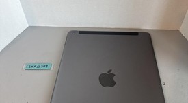 Good
													Apple iPad 9th Gen - Unlocked, Gray, 64 GB, A2603, photo 3 of 6