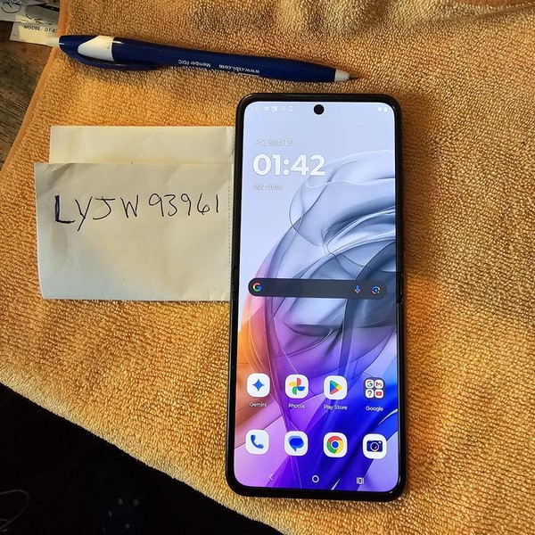 Motorola Razr (2024) - Cricket, 256 GB, Gray, 8 GB