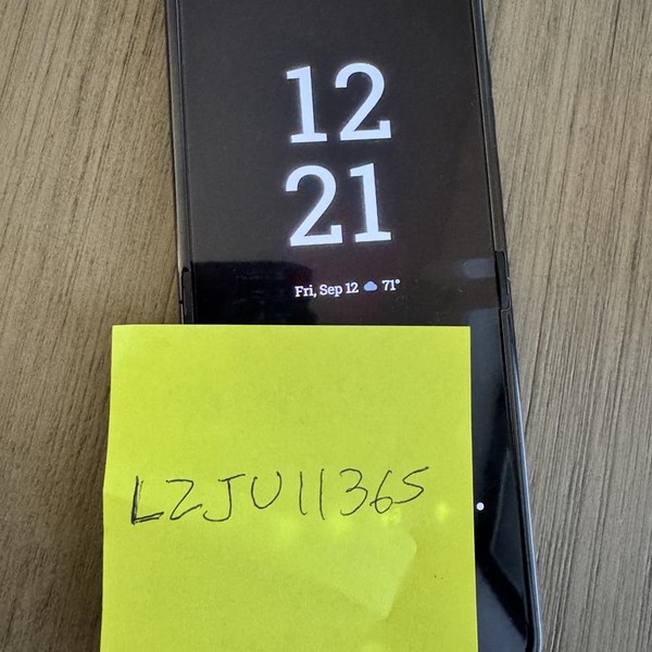 Motorola Razr (2025) - Unlocked, 256 GB, Blue, 8 GB