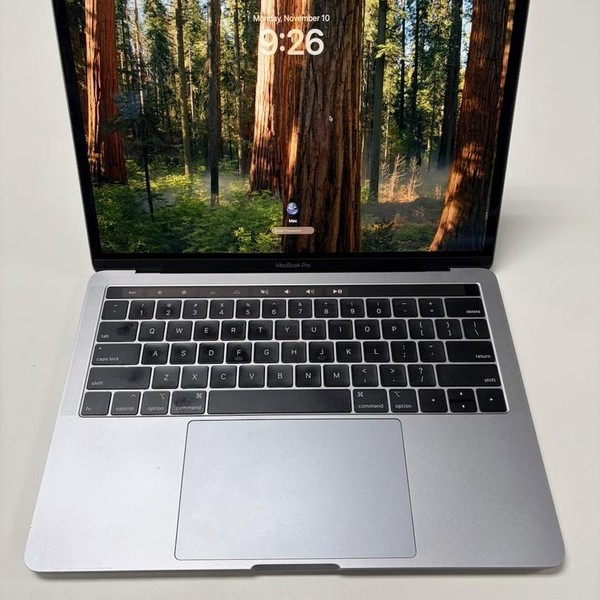 MacBook Pro 2019 - 13 inch - 256 GB, Gray, 16 GB, Intel Core i5