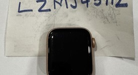 Good
													Apple Watch SE 1st Gen 40mm - Unlocked, Gold, A2353 - Cellular, Aluminum, photo 1 of 8