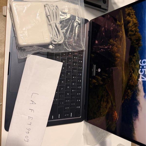 MacBook Air 2022 (M2) - 13 inch - 256 GB, Midnight, 8 GB, Apple M2