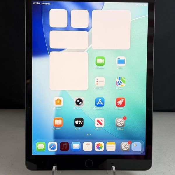 Apple iPad 8th Gen - Wi-Fi, 32 GB, Gray, A2270