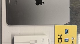 Mint
													Apple iPad Pro 11" 4th Gen 2022 - Unlocked, Gray, 256 GB, photo 1 of 8