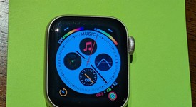 Good
													Apple Watch SE 2nd Gen 40mm - Unlocked, Starlight, A2726 - Cellular, Aluminum, photo 3 of 10