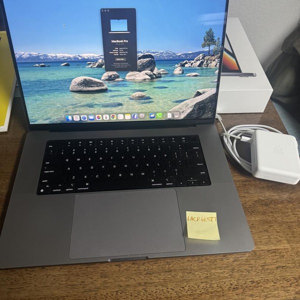 MacBook Pro 2021 - 16 inch - 512 GB, Gray, 16 GB, Apple M1 Pro 10-core