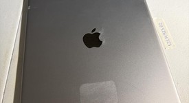 Good
													Apple iPad Pro 12.9" 2nd Gen 2017 - Unlocked, Gray, 256 GB, photo 4 of 6