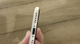 Good
													Apple iPhone SE 3rd Gen 2022 - Unlocked, Starlight, 64 GB, A2595, photo 4 of 6