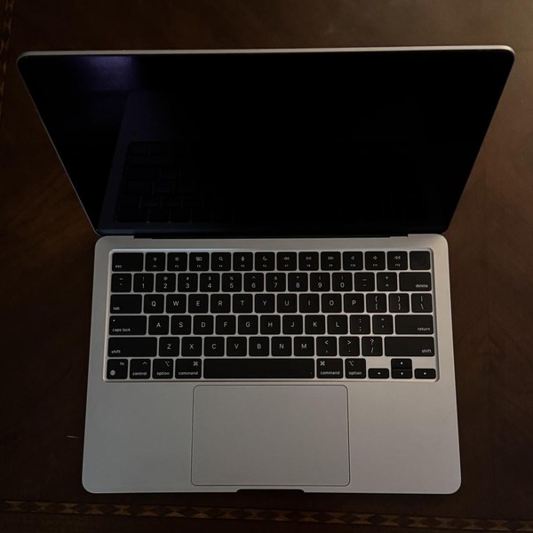 MacBook Air 2022 (M2) - 13 inch - 256 GB, Gray, 8 GB, Apple M2