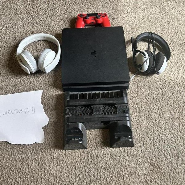 PlayStation 4 Slim - 500 GB, Black