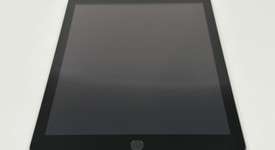 Mint
													Apple iPad 5th Gen - Wi-Fi, Gray, 32 GB, A1822, photo 3 of 17