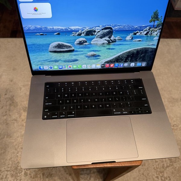 MacBook Pro 2021 - 16 inch - 512 GB, Gray, 32 GB, Apple M1 Pro 10-core
