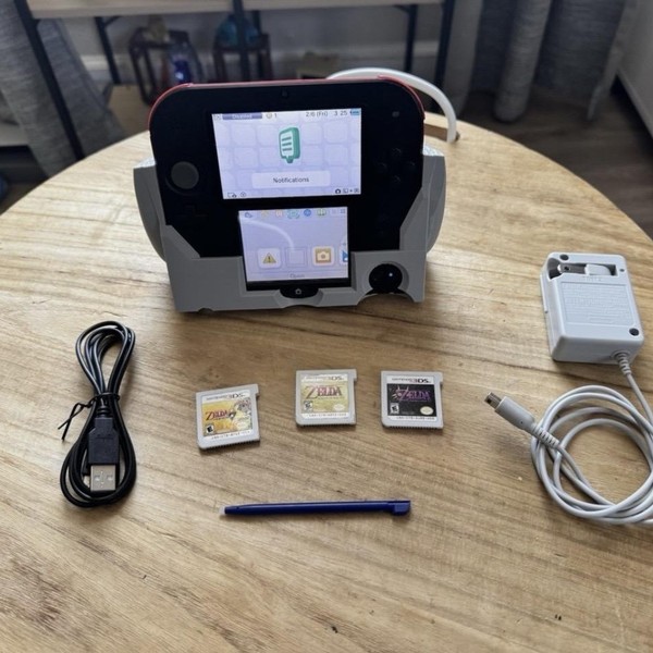 Nintendo 2DS - 1 GB, Black & Red