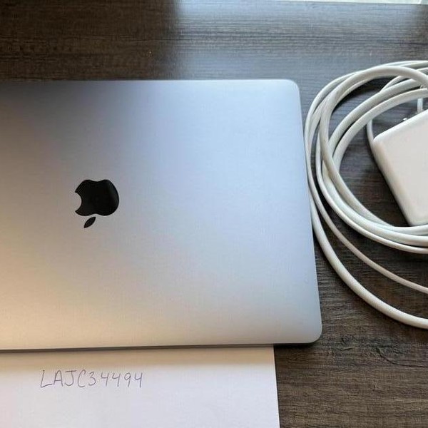 MacBook Pro 2020 - 13 inch - 512 GB, Gray, 16 GB, Intel Core i7