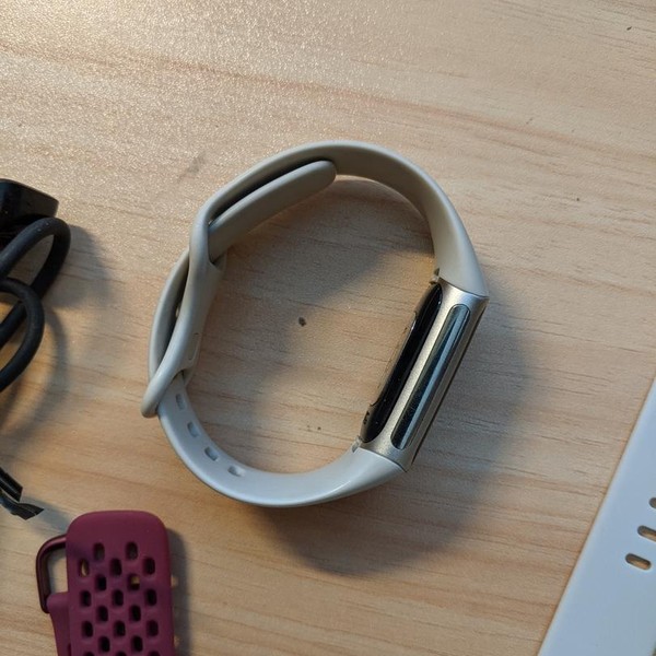 Fitbit Charge 5 - Gold