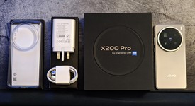 Mint
													Vivo X200 Pro - Unlocked Non-US, Titanium, 512 GB, 16 GB, photo 2 of 12