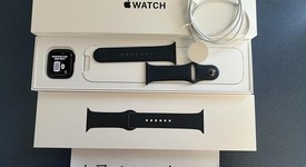 Good
													Apple Watch SE 2nd Gen 40mm - Unlocked, Midnight, A2726 - Cellular, Aluminum, photo 1 of 9