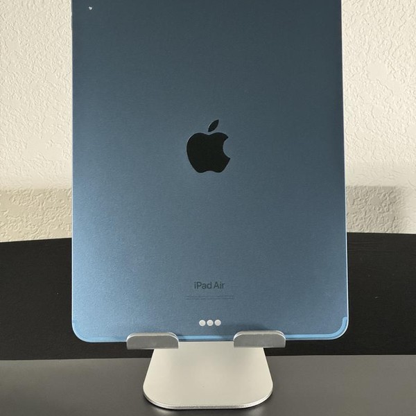 Apple iPad Air (5th Gen) - Unlocked, 64 GB, Blue, A2589
