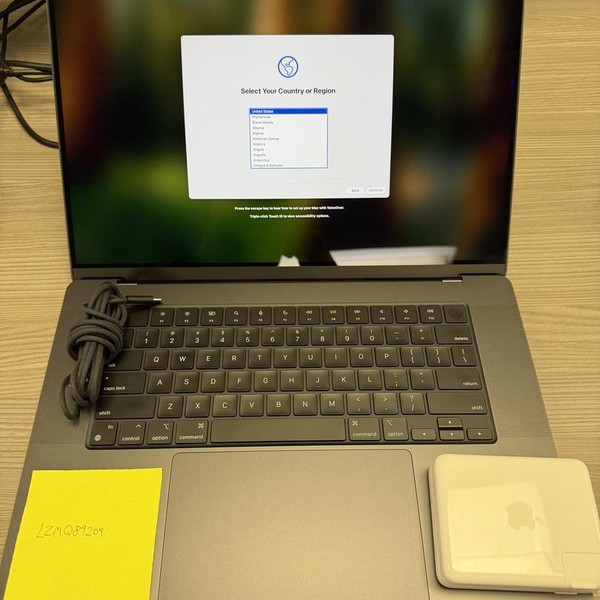 MacBook Pro Late 2023 (M3) - 16 inch - Apple M3 Pro 12-core, Black, 512 GB, 36 GB, 18-core GPU