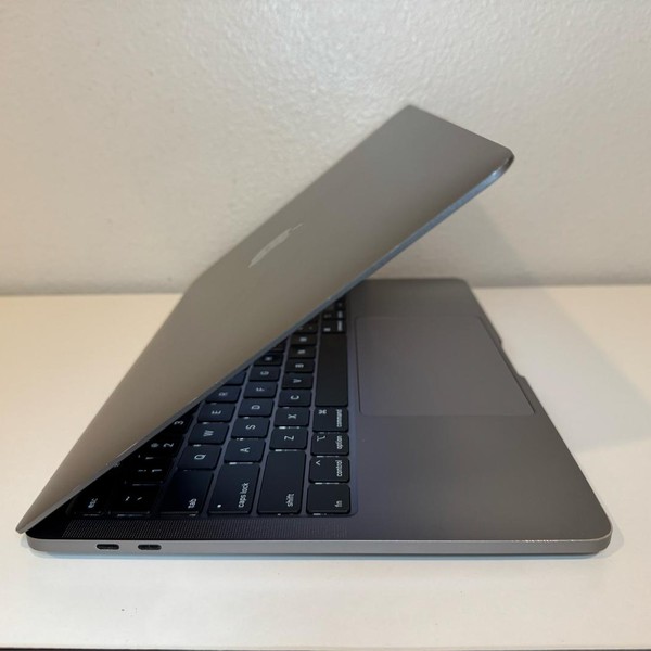 MacBook Pro 2020 - 13 inch - 1 TB, Gray, 16 GB, Intel Core i5