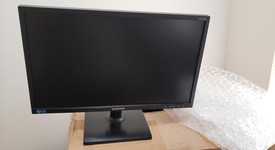 Mint
													Samsung Monitor, photo 2 of 7