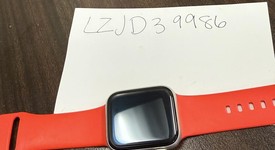 Good
													Apple Watch SE 2nd Gen 40mm - Unlocked, Silver, A2726 - Cellular, Aluminum, photo 5 of 7