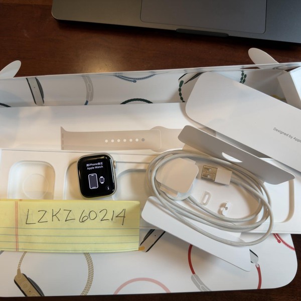 Apple Watch Series 8 41mm - Unlocked, Silver, A2772 - Cellular, Aluminum