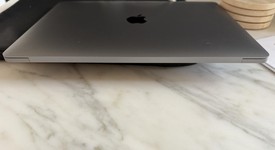 Good
													MacBook Pro 2020 - 13" - I5, Gray, 1 TB, 16 GB, photo 3 of 12
