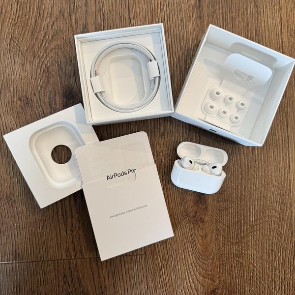 Apple AirPods Pro 2 - Lightning