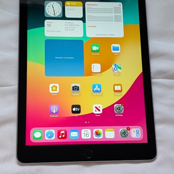 Apple iPad 6th Gen - Wi-Fi, 128 GB, Gray, A1893