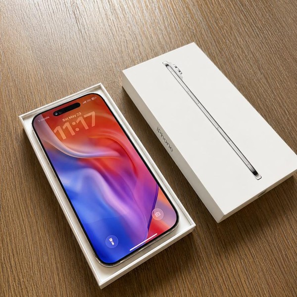 Apple iPhone Air - Unlocked, 256 GB, Cloud White, A3260