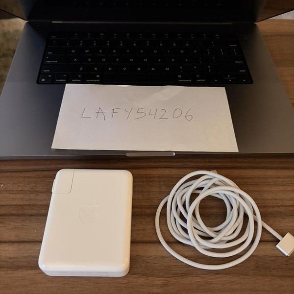 MacBook Pro 2021 - 16 inch - 512 GB, Gray, 32 GB, Apple M1 Pro 10-core
