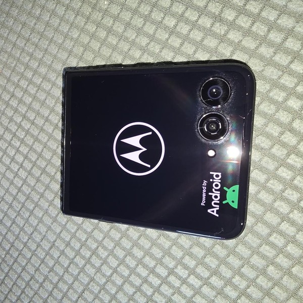 Motorola Razr Ultra (2025) - Unlocked, 1 TB, PANTONE Scarab, 16 GB