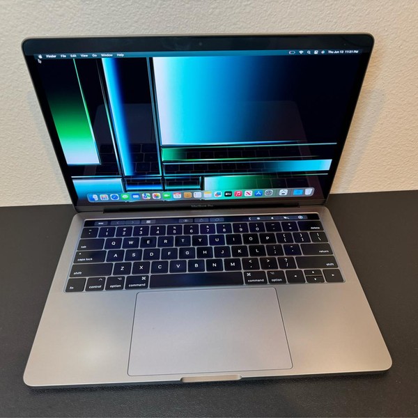 MacBook Pro 2017 (With Touch Bar) - 13 inch - 512 GB, Gray, 16 GB, Intel Core i7