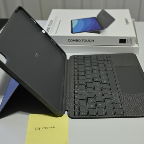 Logitech Combo Touch for iPad Pro - Gray, 11 inch 1st-4th Gen