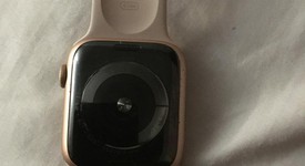 Good
													Apple Watch Series 4 44mm - Unlocked, Gold, A1976 - Cellular, Aluminum, photo 2 of 6
