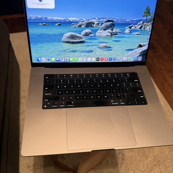 MacBook Pro 2021 - 16 inch - 512 GB, Gray, 32 GB, Apple M1 Pro 10-core