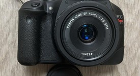 Mint
													Canon EOS Rebel T2i, photo 3 of 8