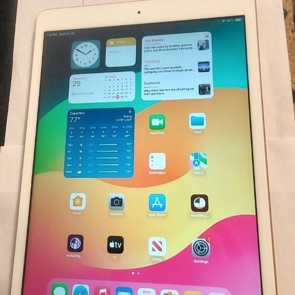 Apple iPad 8th Gen - Wi-Fi, 128 GB, Gold, A2270