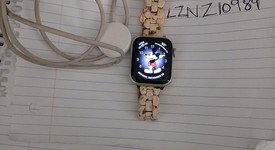 Fair
													Apple Watch SE 2nd Gen 40mm - Unlocked, Starlight, A2726 - Cellular, Aluminum, photo 4 of 6