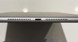 Good
													Apple iPad 7th Gen - Wi-Fi, Gray, 32 GB, A2197, photo 4 of 5