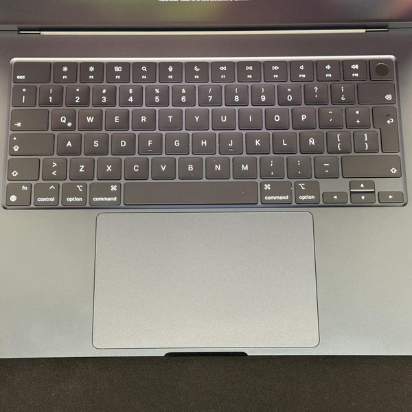 MacBook Air 2023 (M2) - 15 inch - 512 GB, Midnight, 16 GB, Apple M2