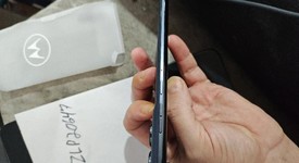 Mint
													Motorola Edge (2024) - TracFone, Black, 256 GB, 8 GB, photo 5 of 7