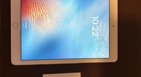 Good
													Apple iPad Pro 9.7" - Unlocked, Silver, 128 GB, A1674, photo 2 of 6