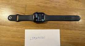 Good
													Apple Watch SE 1st Gen 44mm - Gray, A2352 - GPS, Aluminum, photo 3 of 5