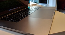 Good
													MacBook Pro 2017 (With Touch Bar) - 15" - I7, Gray, 512 GB, 16 GB, photo 4 of 14