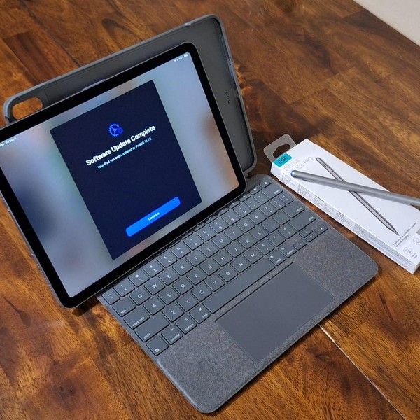 Apple iPad Air 5th Gen - Unlocked, 64 GB, Purple, A2589