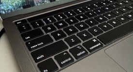 Good
													MacBook Pro 2020 - 13" - I7, Silver, 1 TB, 16 GB, photo 3 of 7